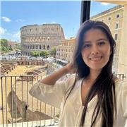 Licenciada en español, con más de 5 años de experiencia ayudando extranjeros